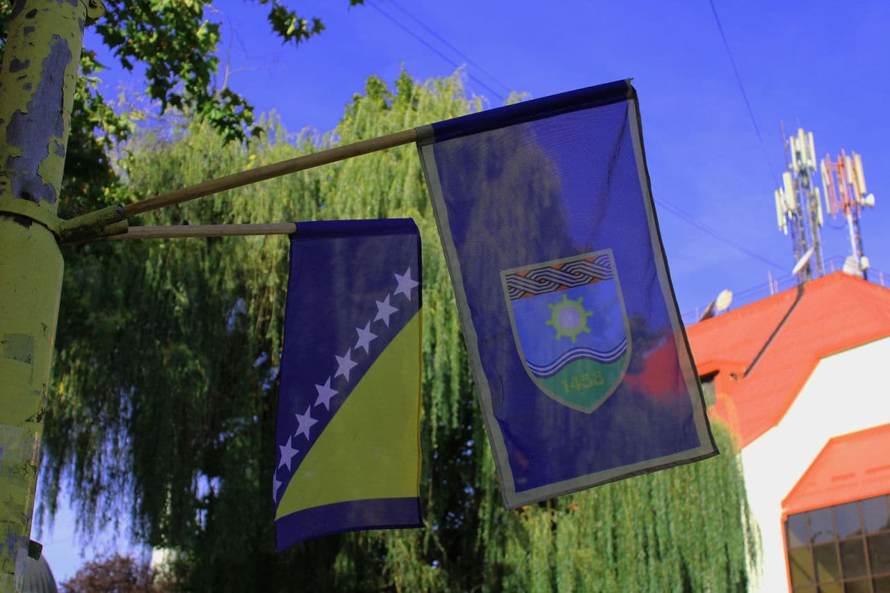 Općina Žepče objavila poziv za dodjelu pomoći porodicama s troje i više djece