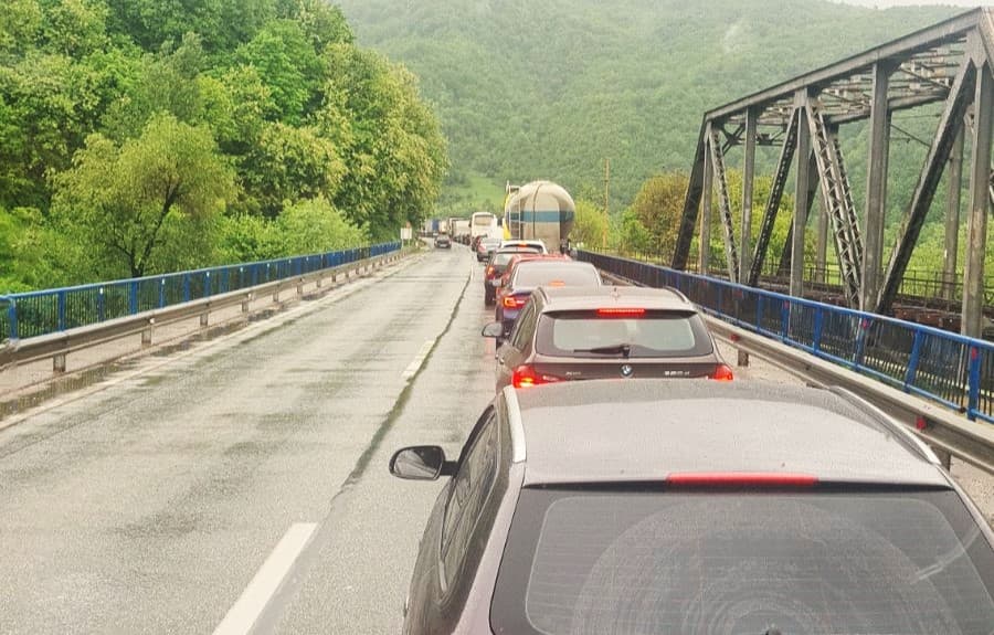 Zbog saobraćajne nezgode zaustavljen saobraćaj na magistralnom putu kod Žepča